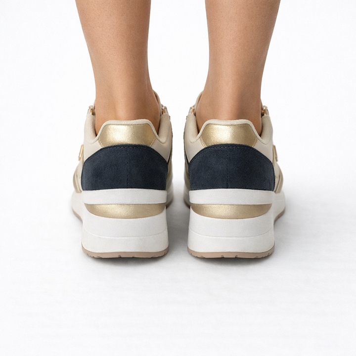 Elara Chelsea LightStep